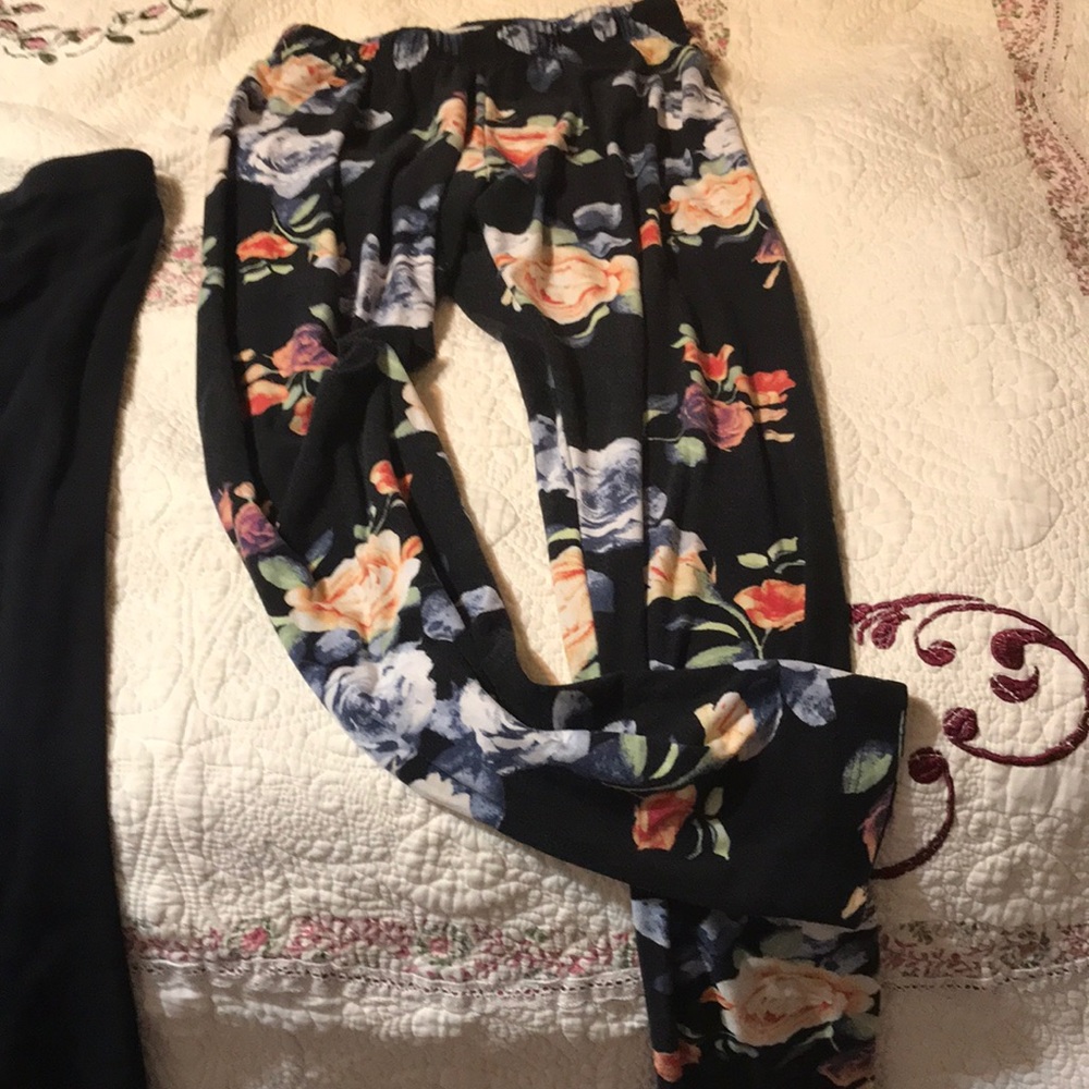 Black and lots of roses 🌹